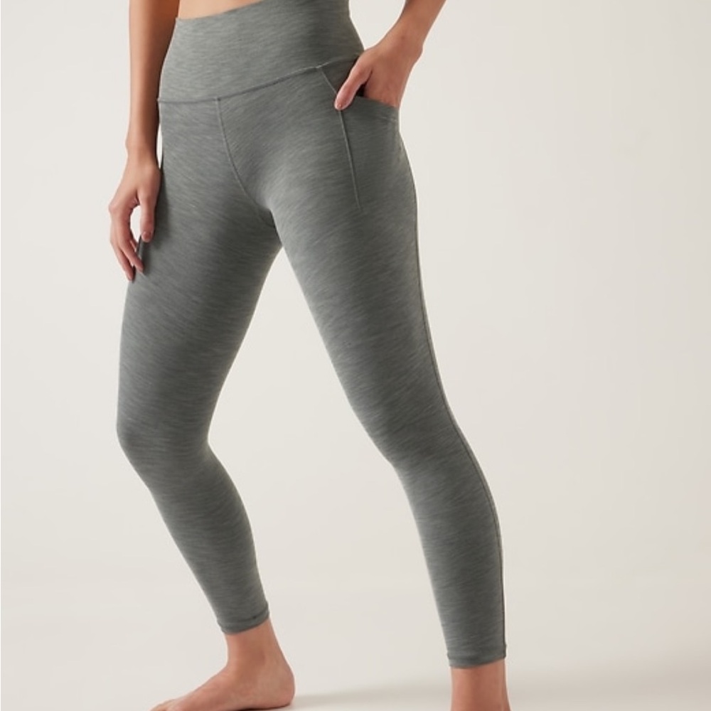 Athleta Salutation Stash 7/8 Tight
